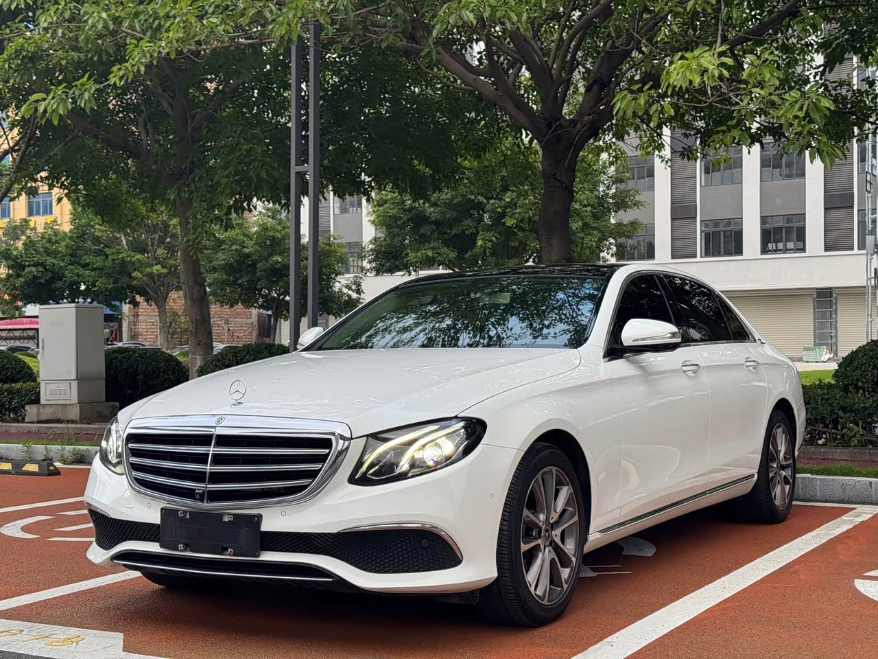 Mercedes-BenzE-Class 2018 Facelift E 300 L Luxury