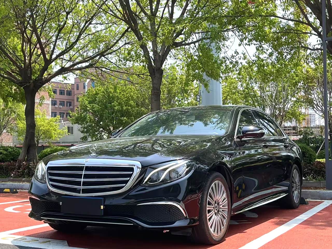 Mercedes-BenzE-Class 2019 E 300 L Sport Fashion