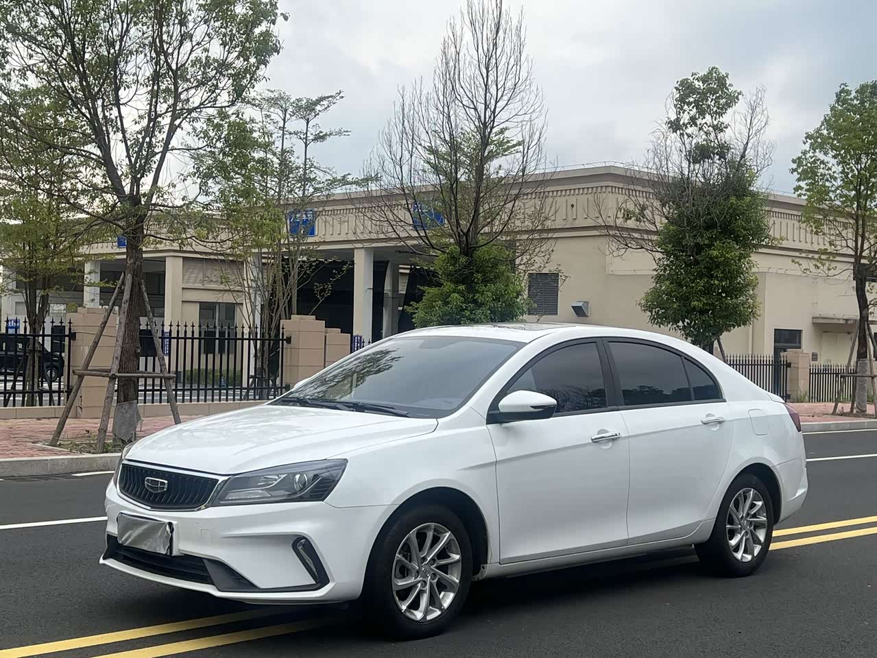 Emgrand 2017 Sedan 1.5L CVT