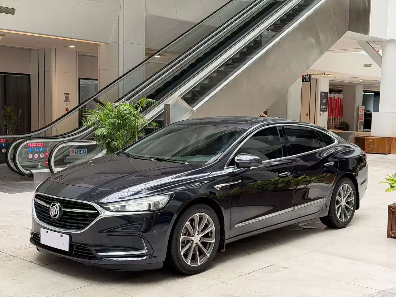 LaCrosse 2022 652T Luxury