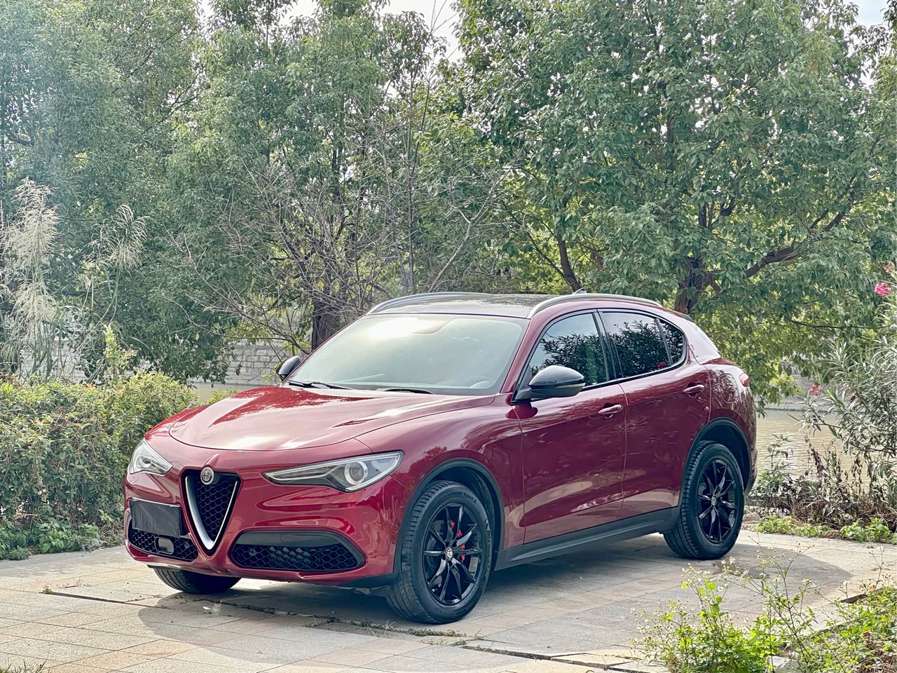 Stelvio 2017 2.0T 280HP Luxury