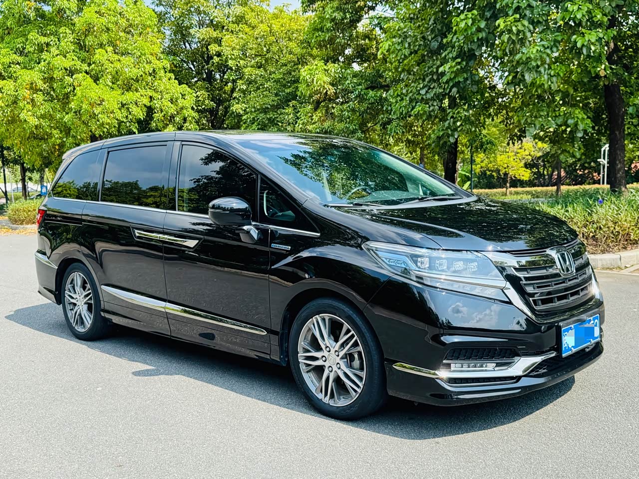Elysion 2019 2.0L Hybrid Luxury
