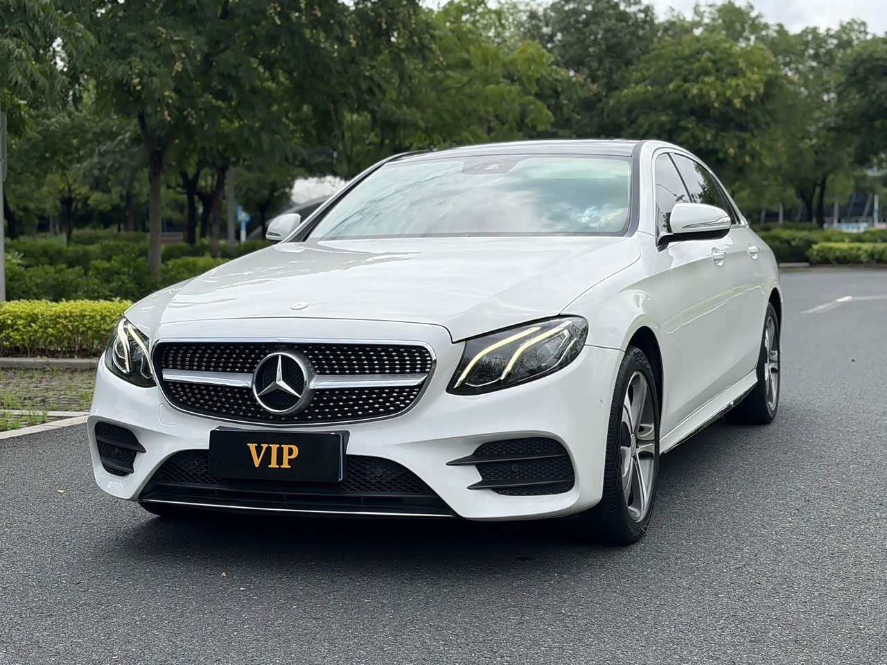 Mercedes-BenzE-Class 2016 E 200 L Sport