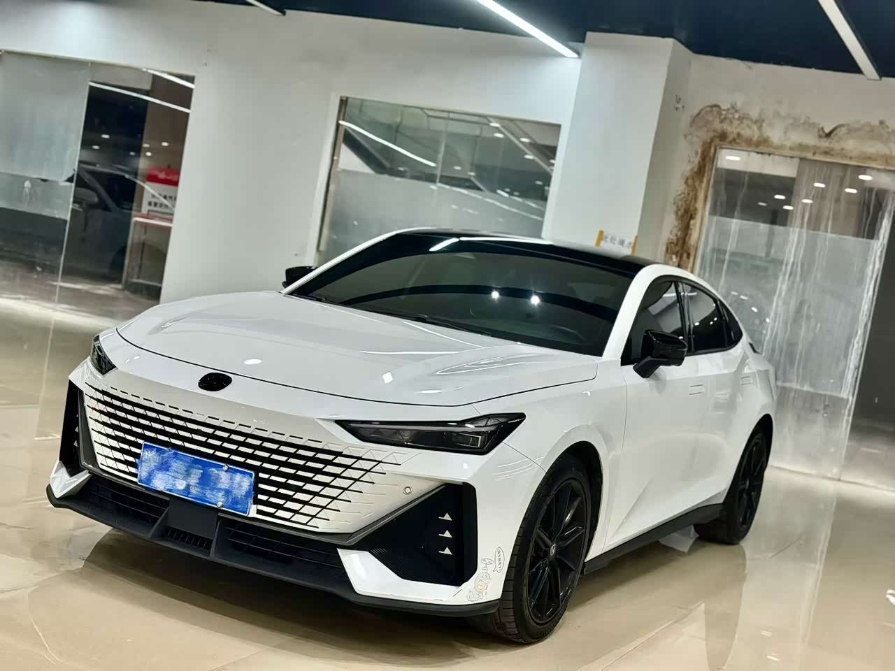 UNI-V 2023 1.5T Premium