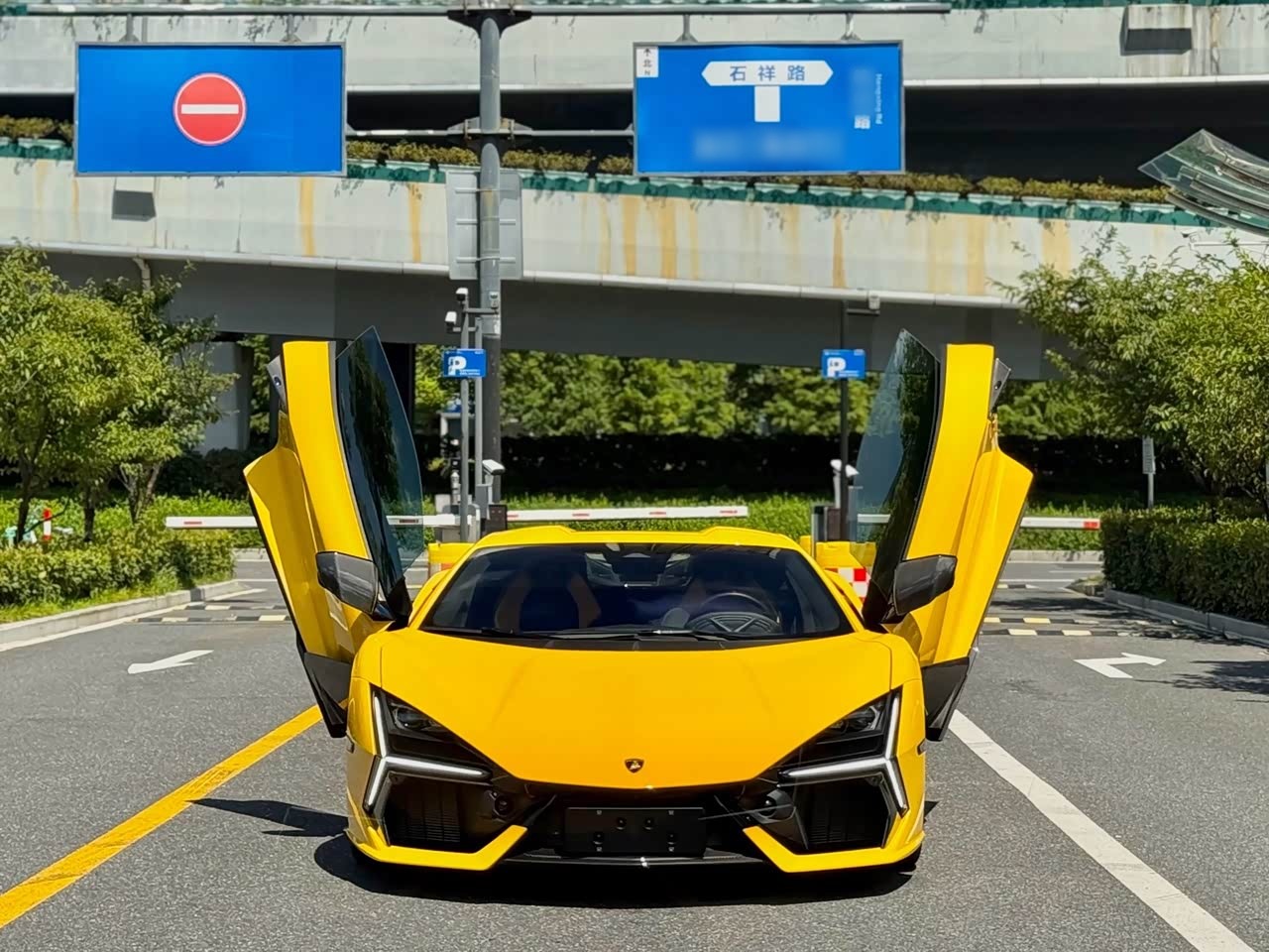 Revuelto 2023 6.5L PHEVStandard