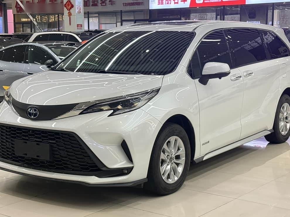 Granvia 2023 2.5L Hybrid Comfort