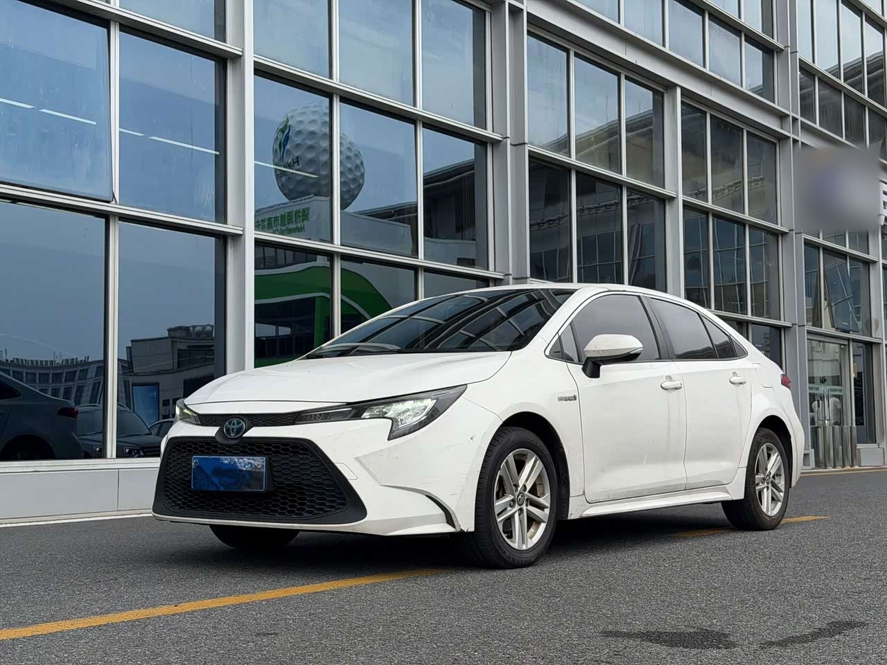 Levin 2022 Hybrid 1.8H E-CVT Leading