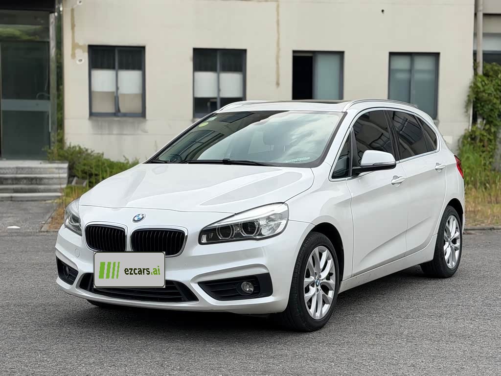 BMW2 Series Wagon 2016 220i Leading