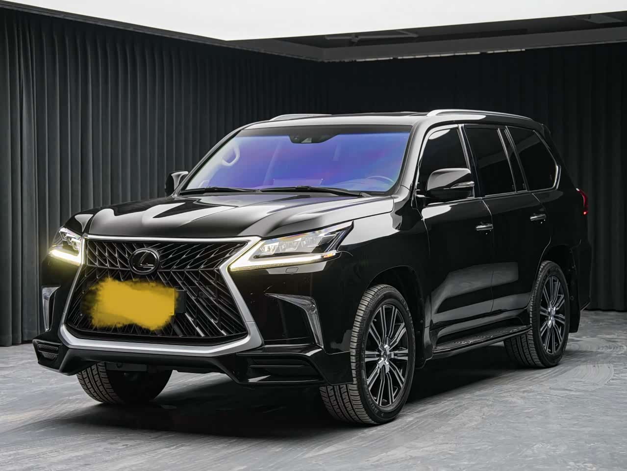 LexusLX 2019 570