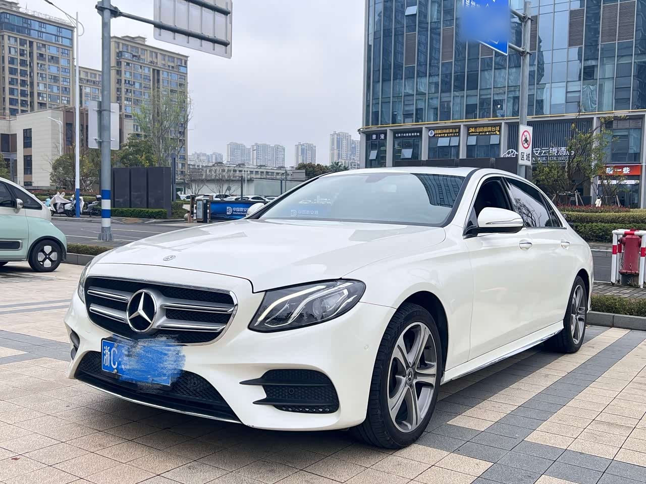 Mercedes-BenzE-Class 2018 Facelift E 200 L Sport