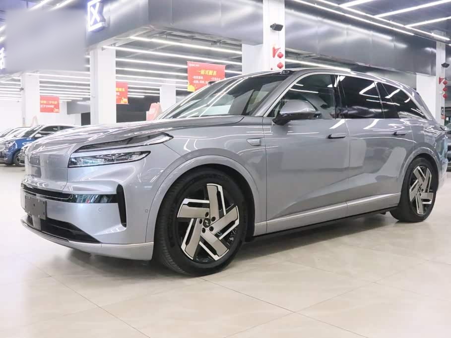 L90 2025 Ultra 6-Seater