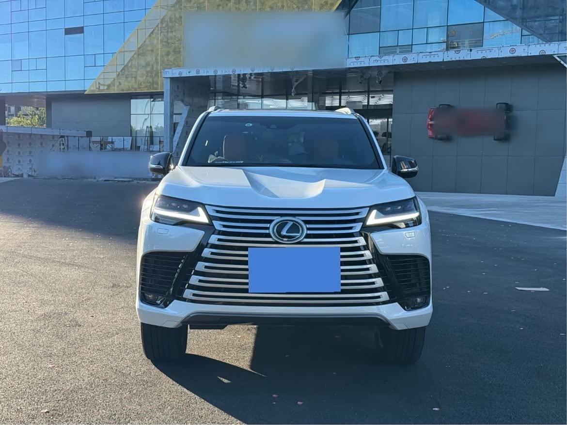 LX 2017 570 Luxury