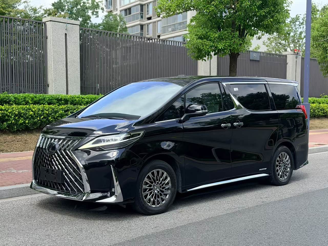 LexusLM 2020 300h 7-Seater