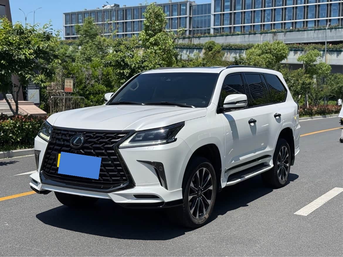 LexusLX 2021 570