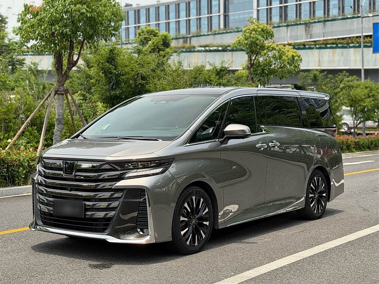 2024 Crown Hybrid 2.5L Supreme Executive