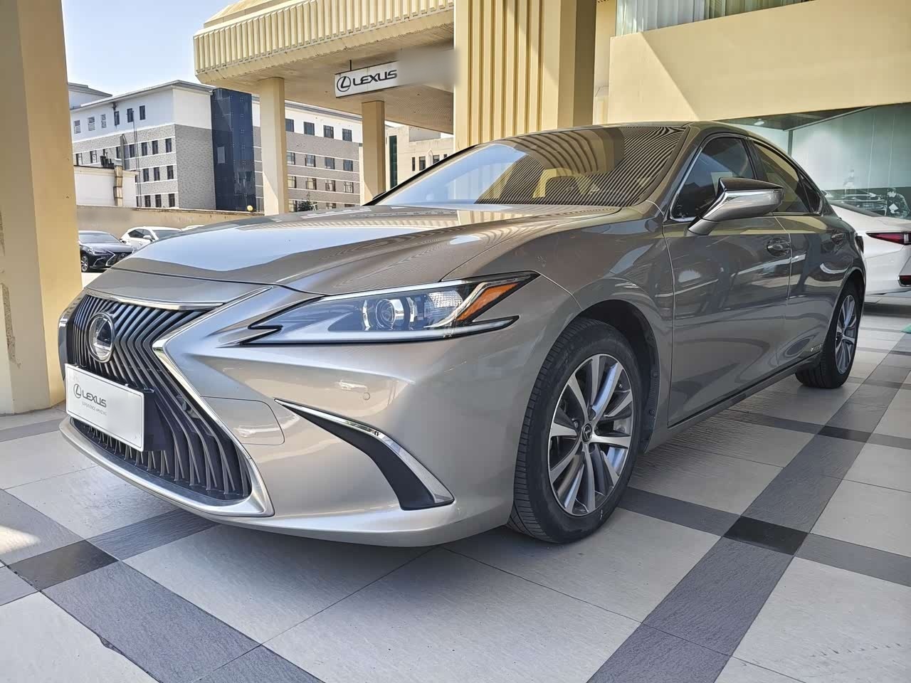 LexusES 2018 300h Excellence China V