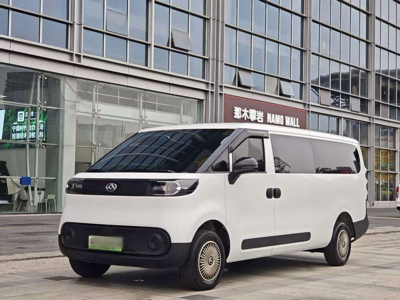 V1 2025 V1+ Long Wheelbase 62kWh