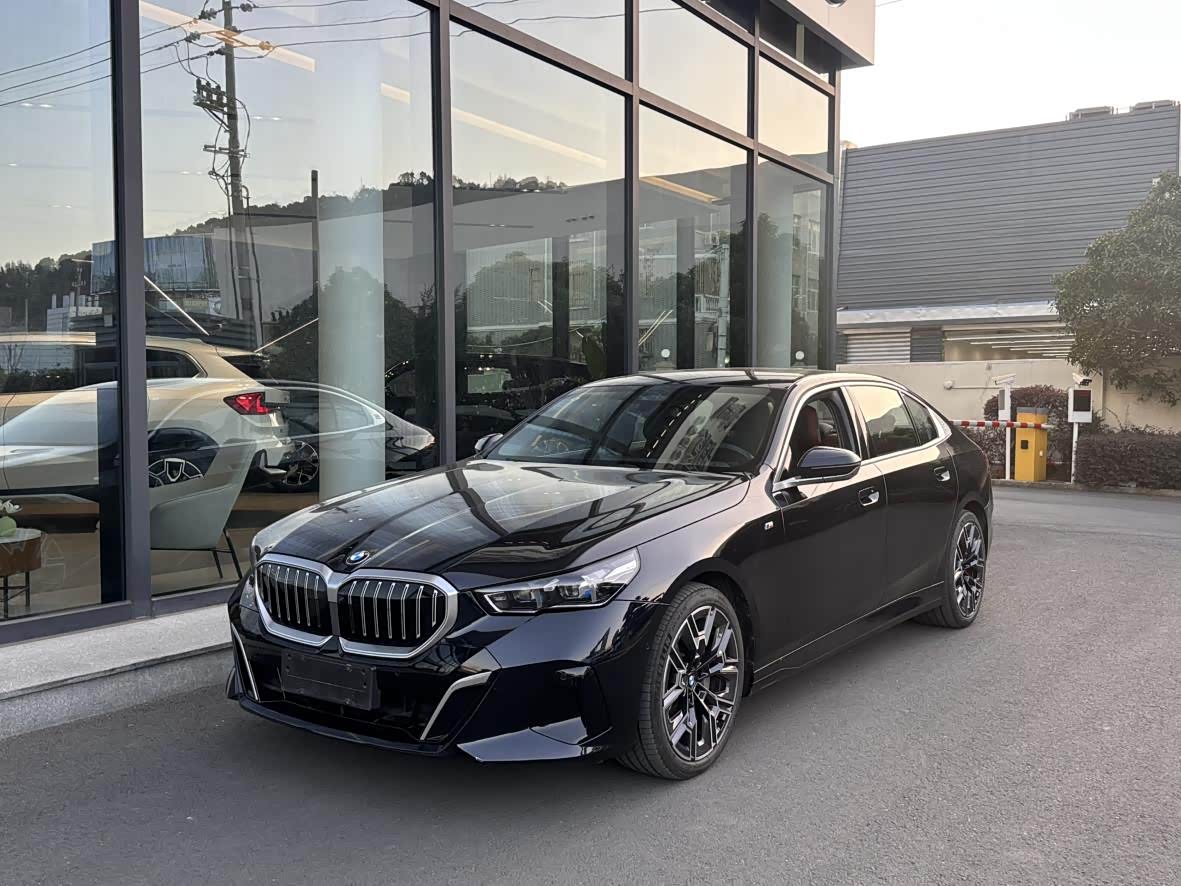 BMW5 Series 2025 530Li Exclusive M Sport Package
