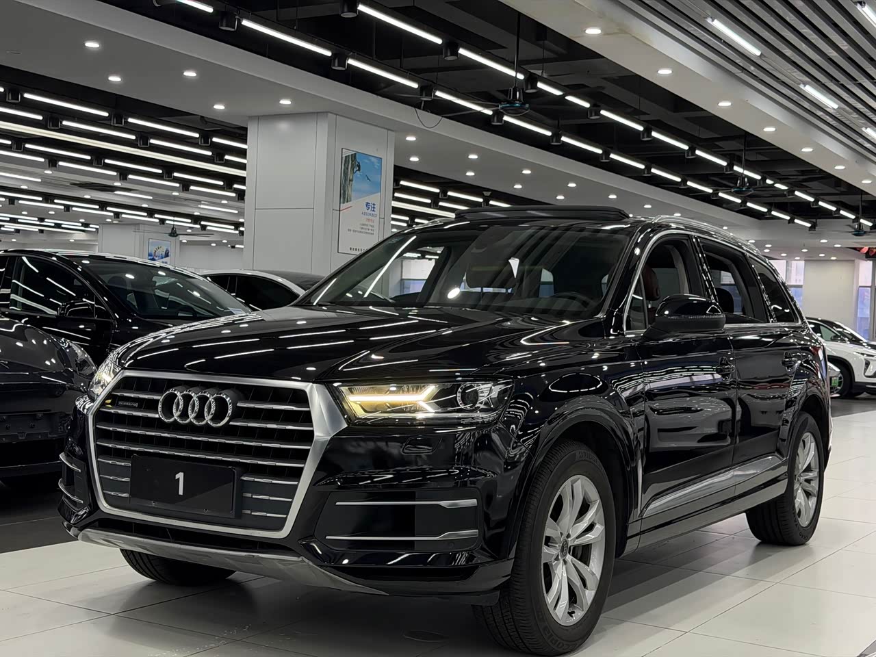 AudiQ7 2018 45 TFSI Tech
