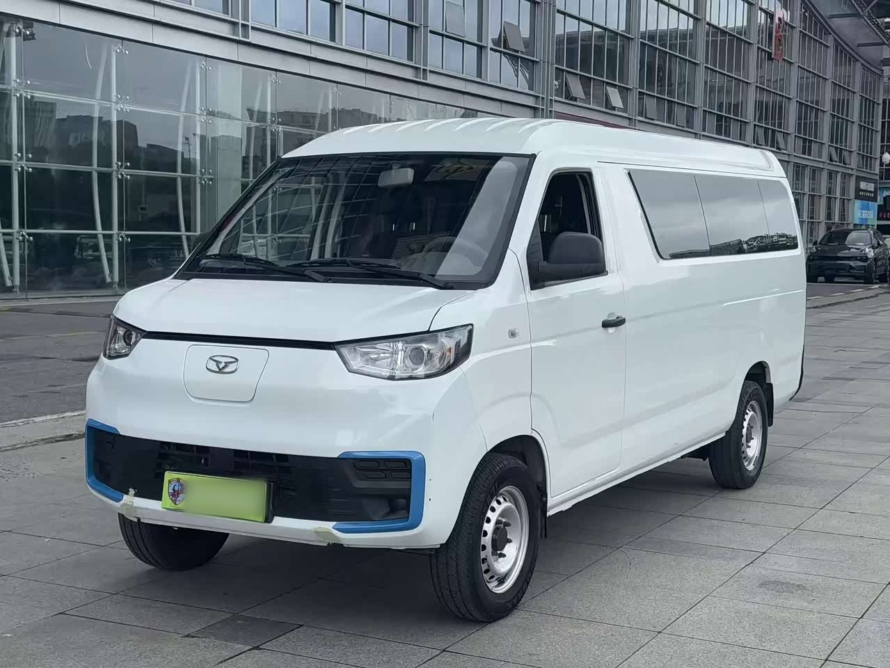 Dolphin E7 2025 41.86kWh 6-Seater