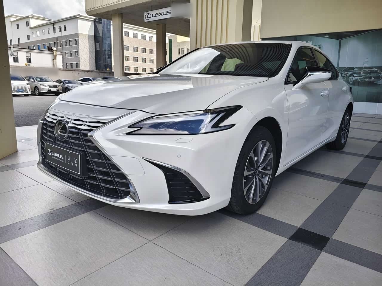 LexusES 2025 200 Exclusive