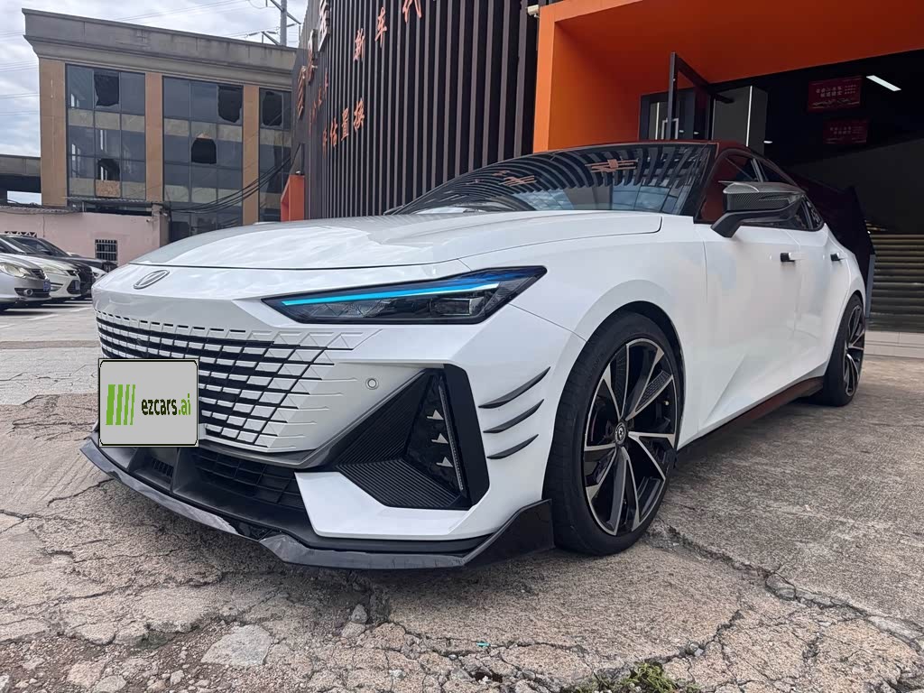 UNI-V 2022 1.5T Premium