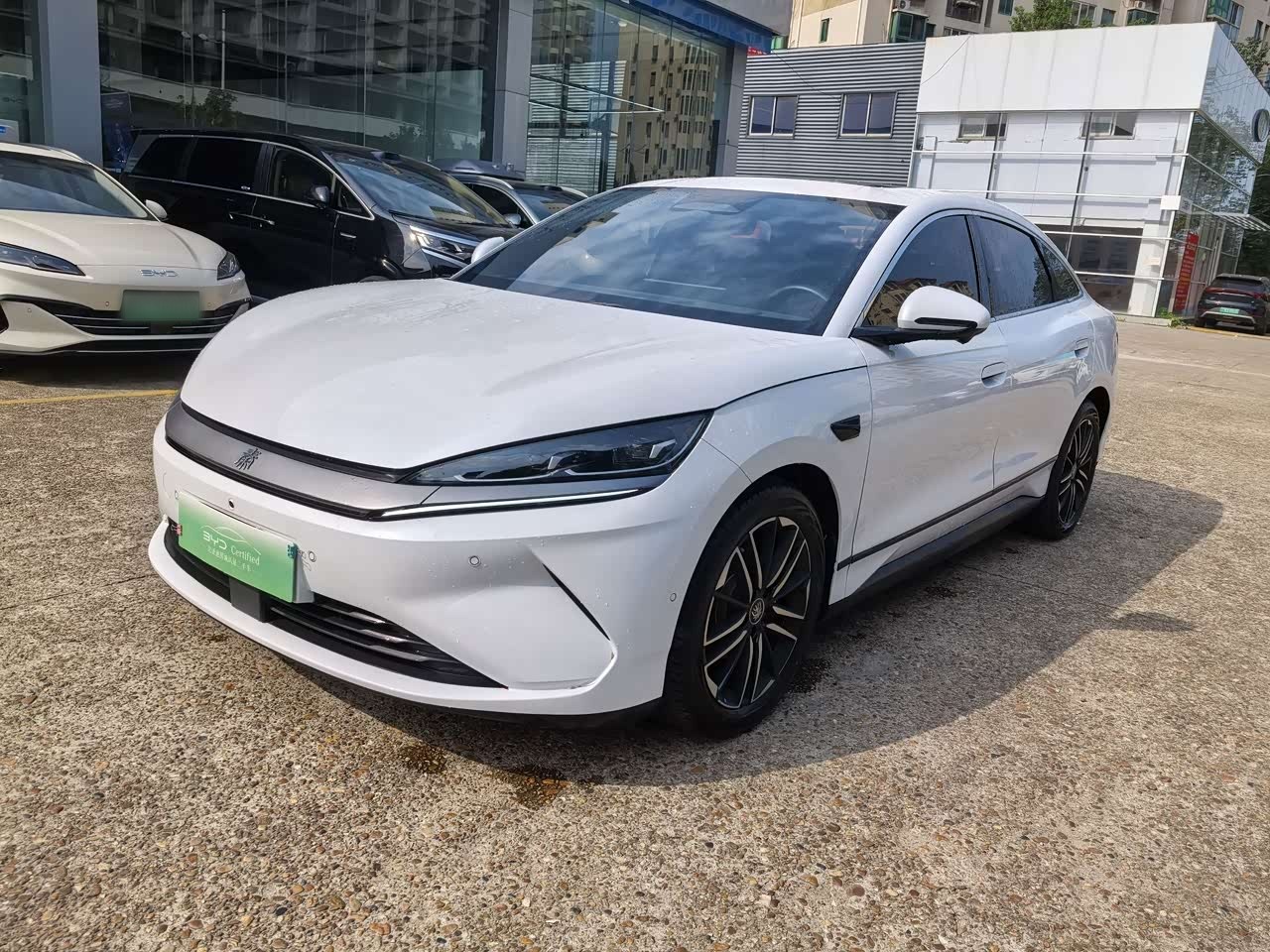 Qin L 2025 EV 545KM Excellence