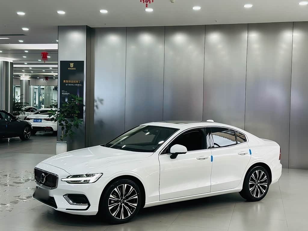 S60 2023 B4 Luxury