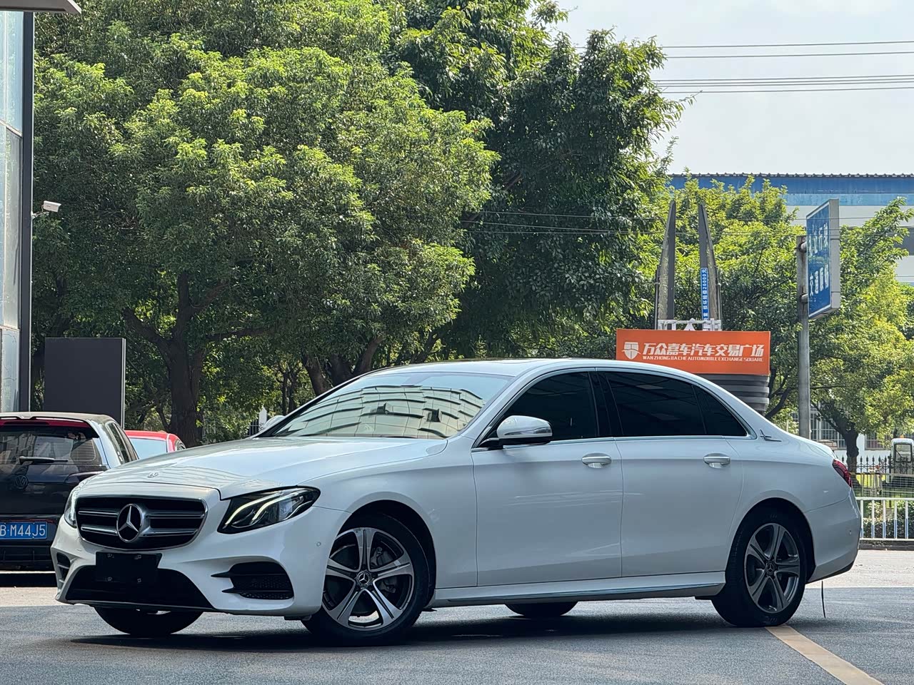 Mercedes-BenzE-Class 2016 E 200 L Sport