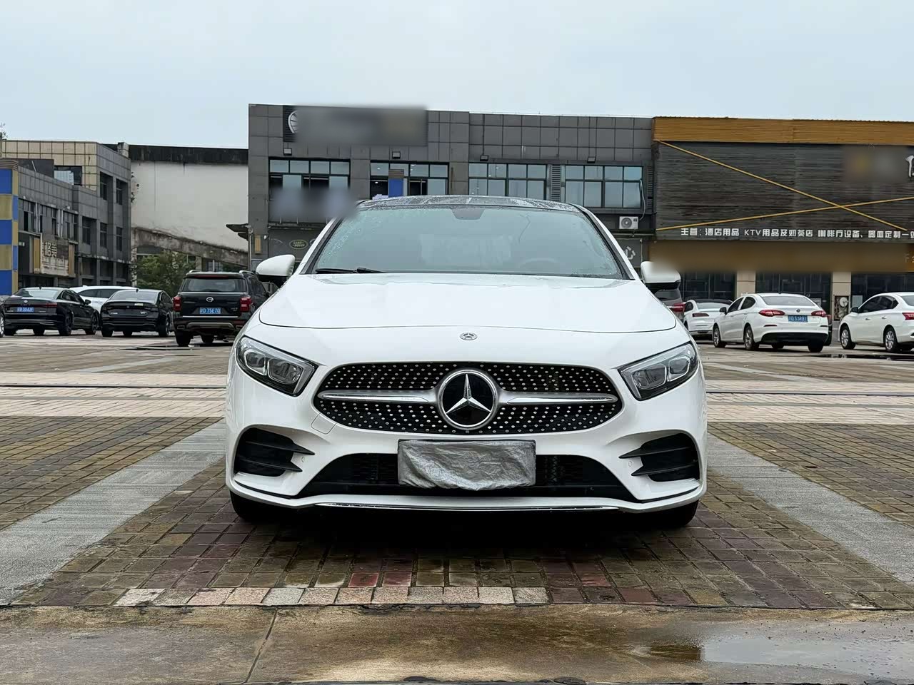 Mercedes-BenzA-Class 2024 A 200 L Fashion