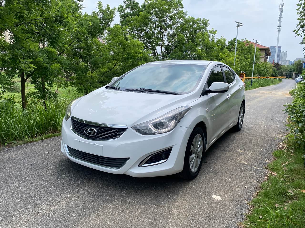 Elantra 2016 1.6L AT Smart