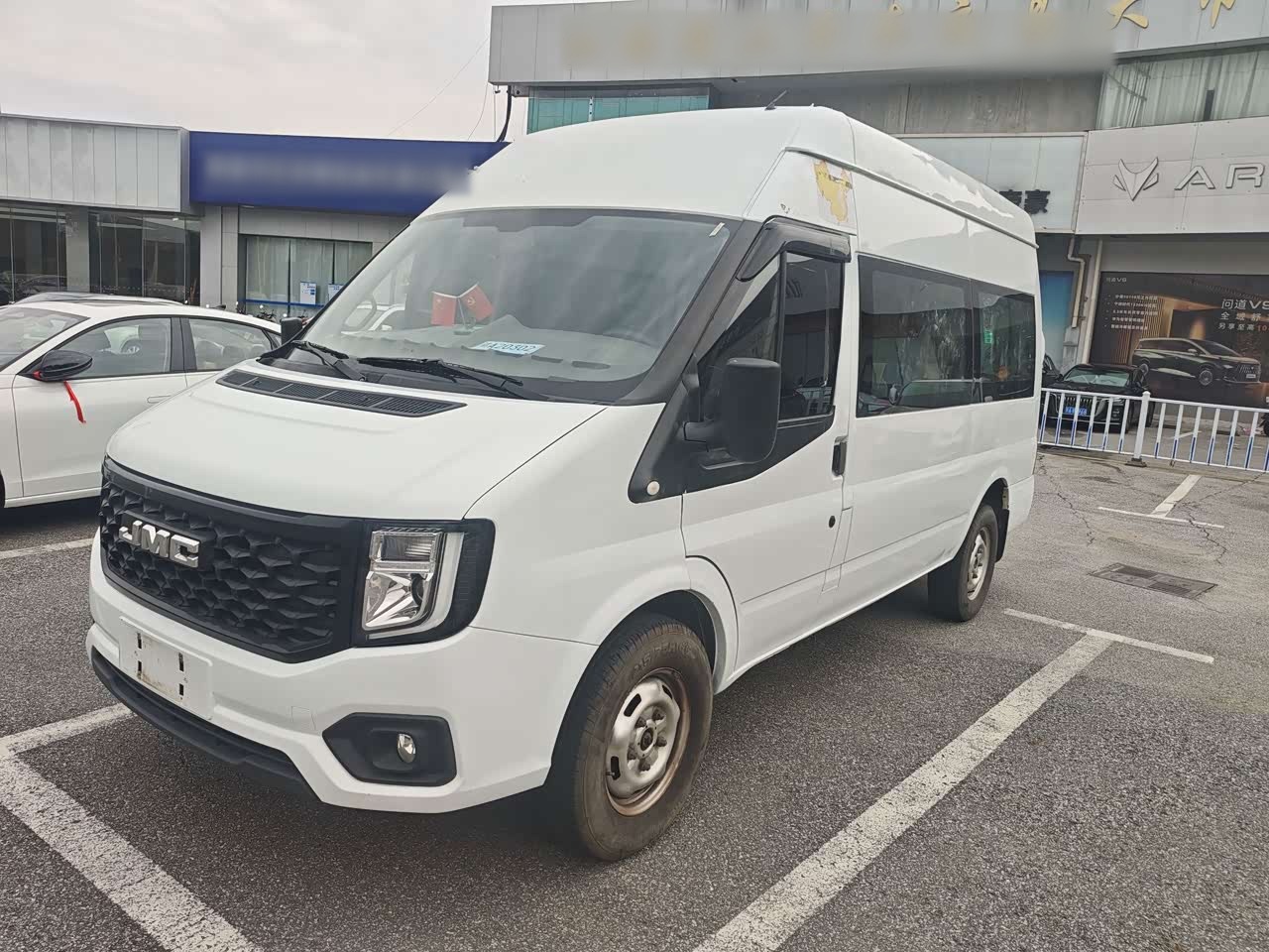 2023 2.0T MT Medium Wheelbase 6-Seater