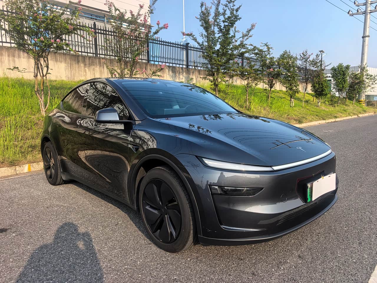 Model Y 2025 RWD
