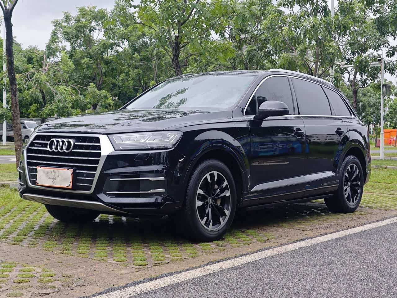 AudiQ7 2019 55 TFSI Tech