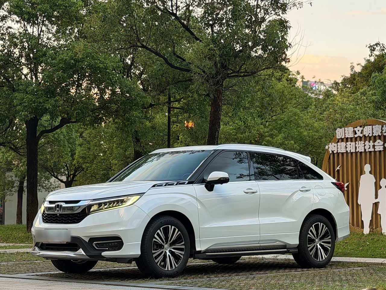 Avancier 2017 370TURBO AWD Exclusive