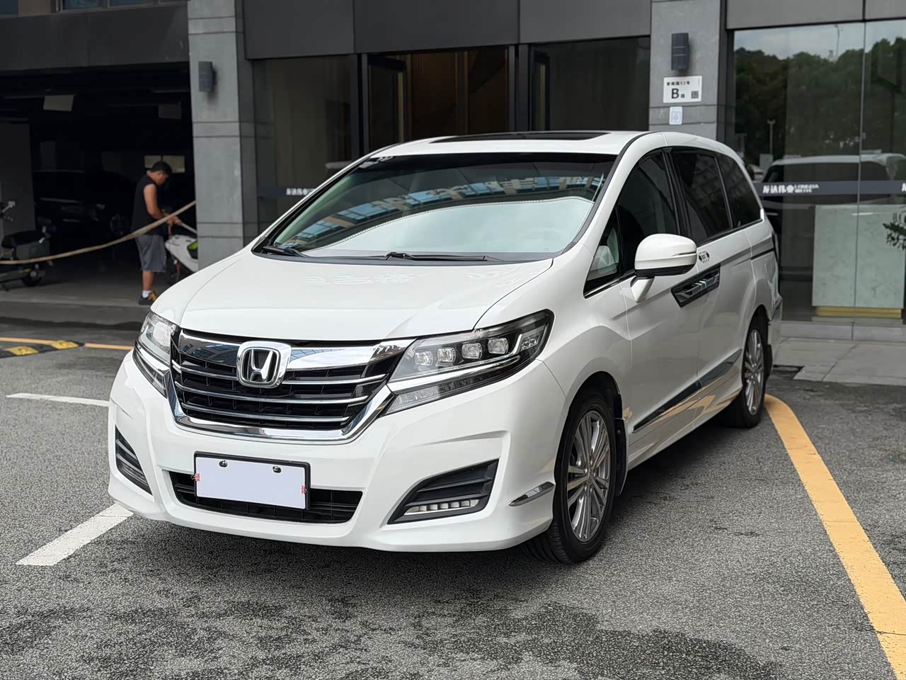 Elysion 2016 2.4L Luxury