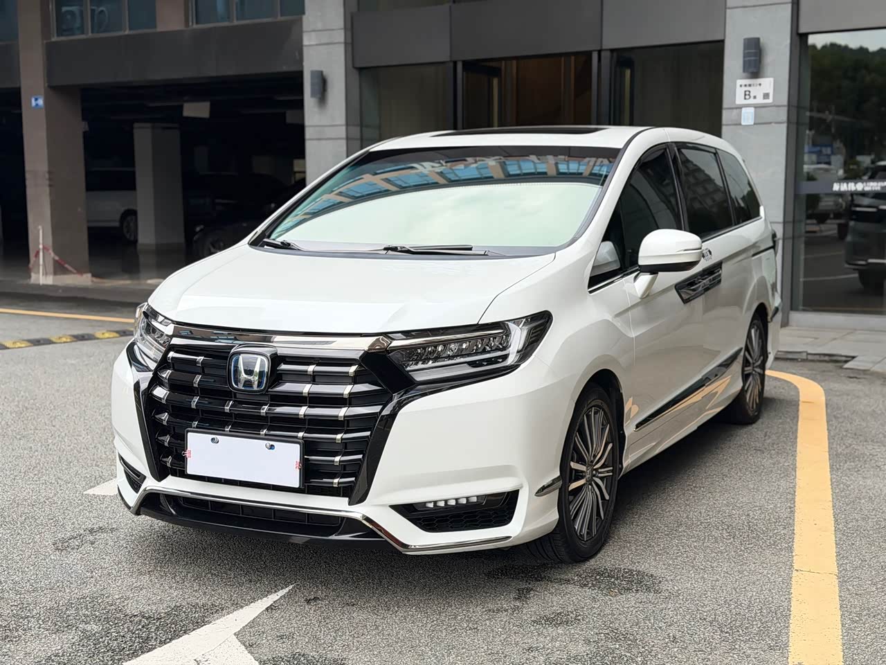 Elysion 2022 2.0L e:HEV Luxury
