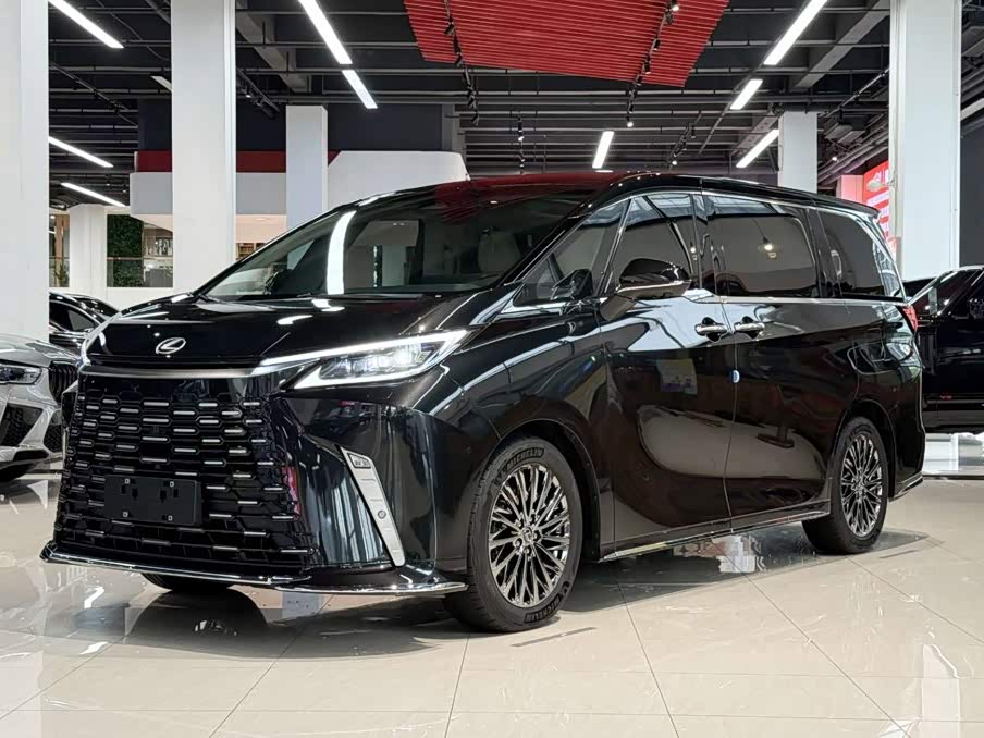 LexusLM 2023 500h 6-Seater Distinguished