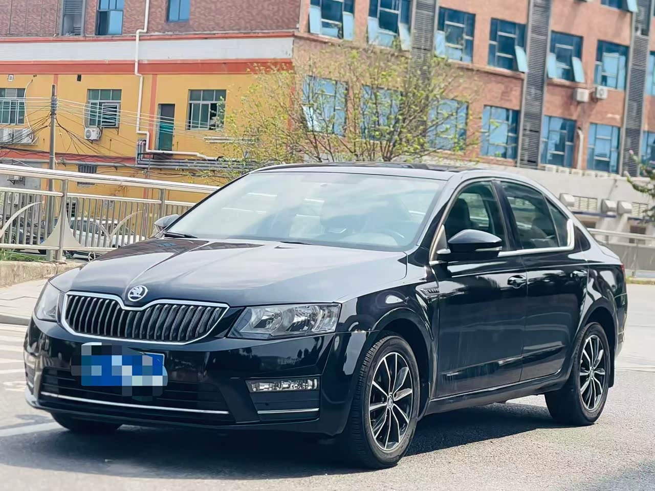 Octavia 2017 1.6L AT