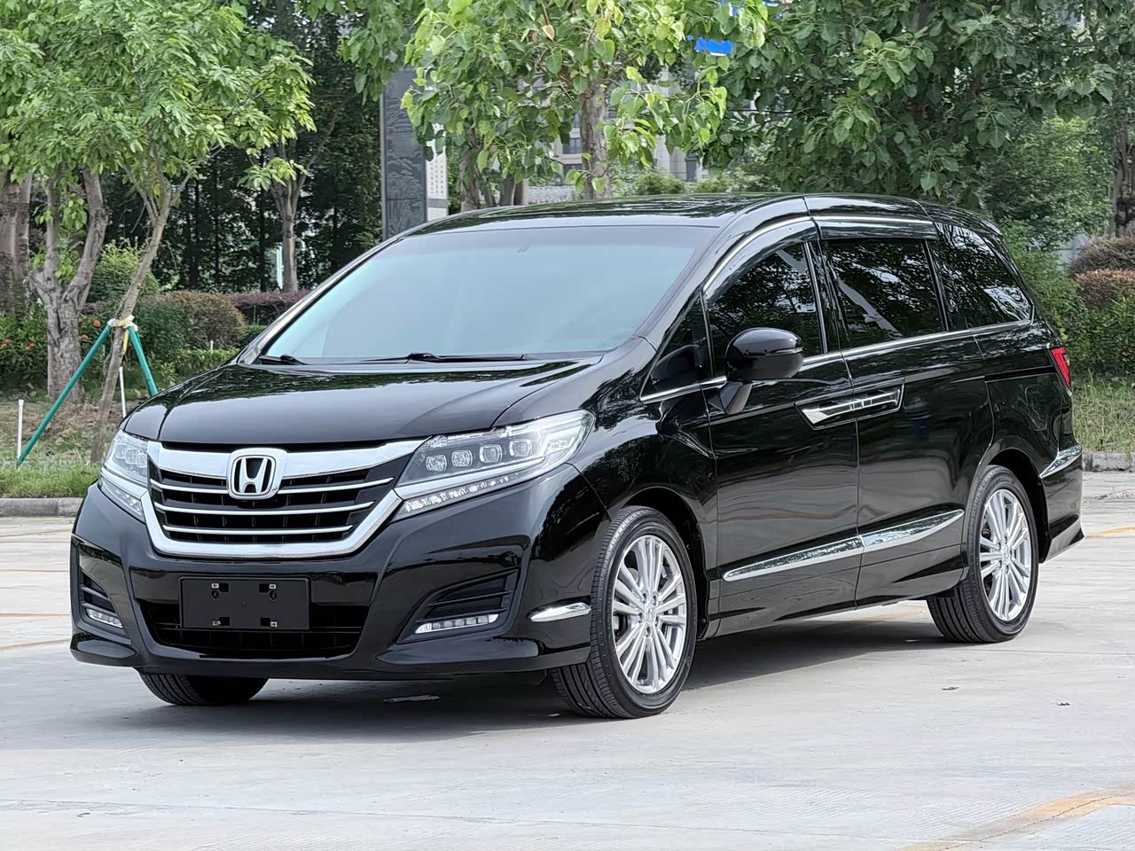 Elysion 2016 2.4L Luxury