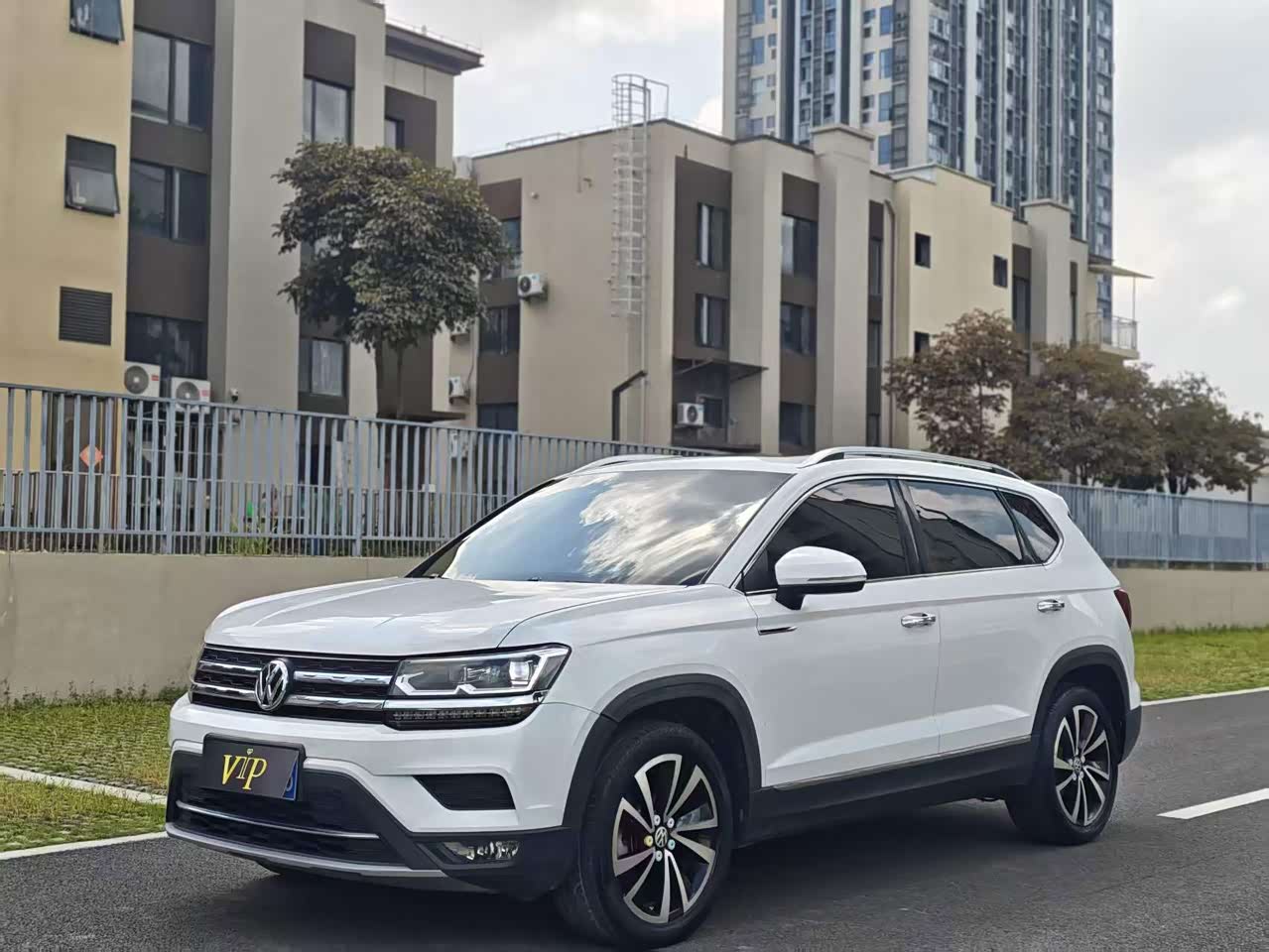 Tharu 2019 330TSI AWD Luxury China VI