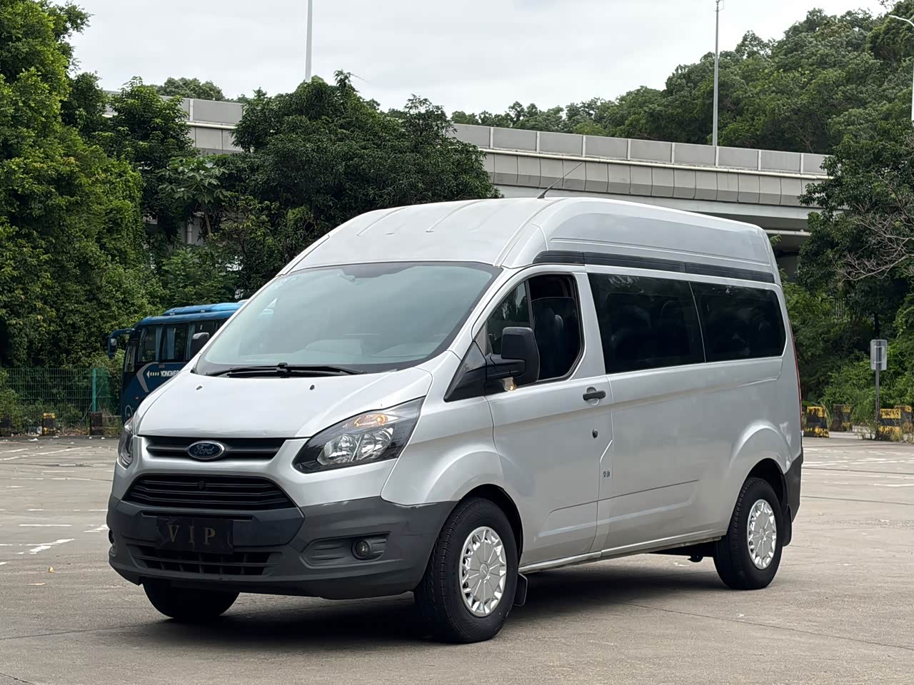 Transit 2019 2.0T Diesel Medium Wheelbase 6-Seater China VI