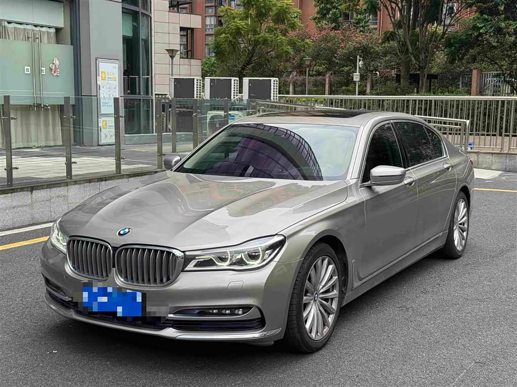 BMW7 Series 2017 740Li Leading