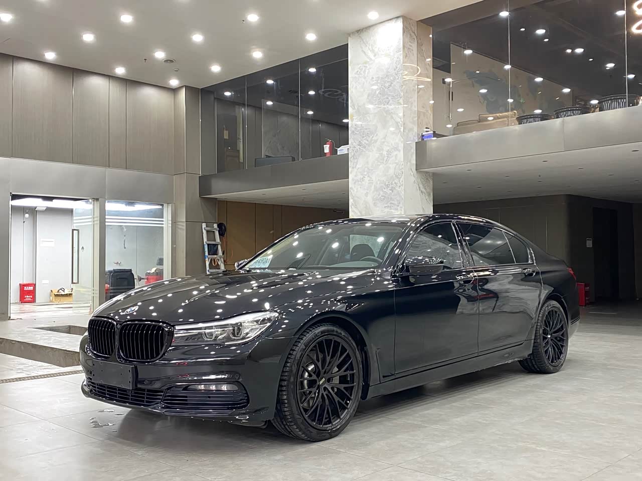 BMW7 Series 2017 730Li Leading
