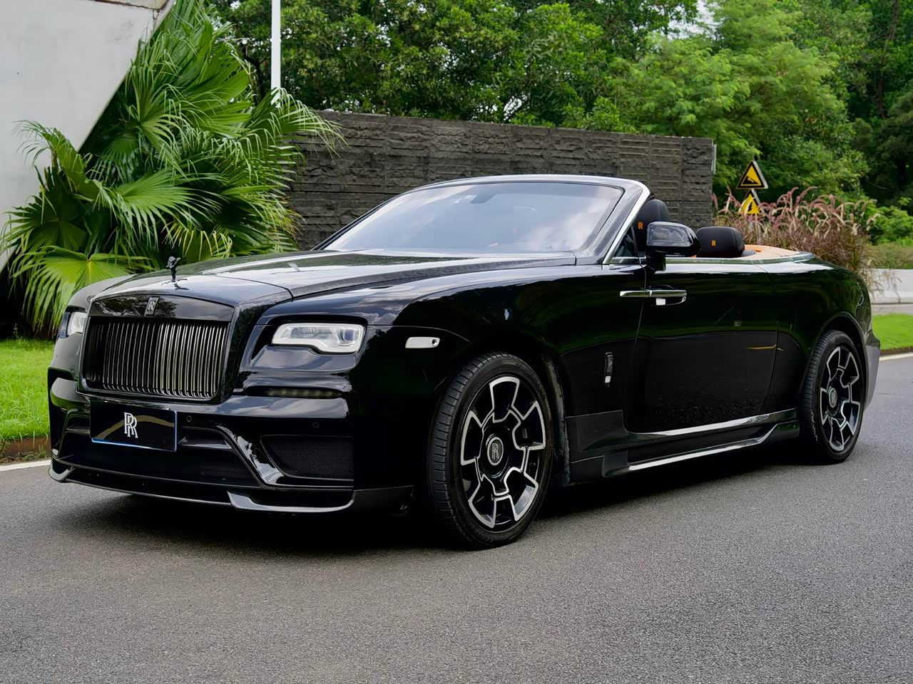 Dawn 2018 6.6T Black Badge