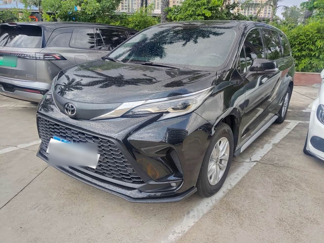 Granvia 2024 2.5L Hybrid Comfort