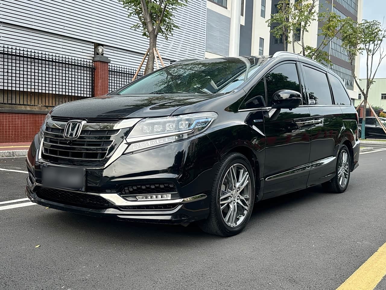 Elysion 2019 2.0L Hybrid Luxury