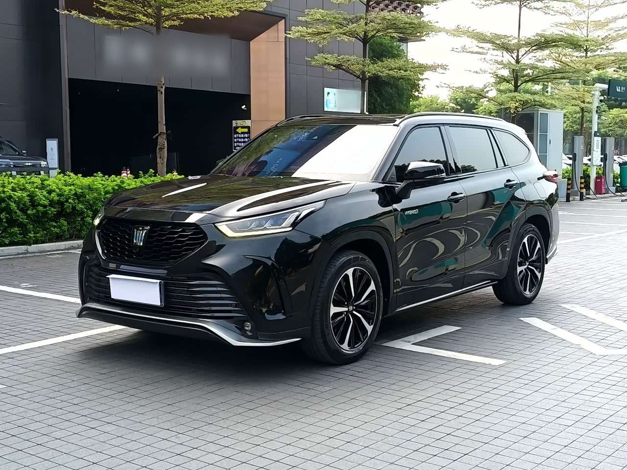 Crown 2023 2.5L HEV AWD Luxury