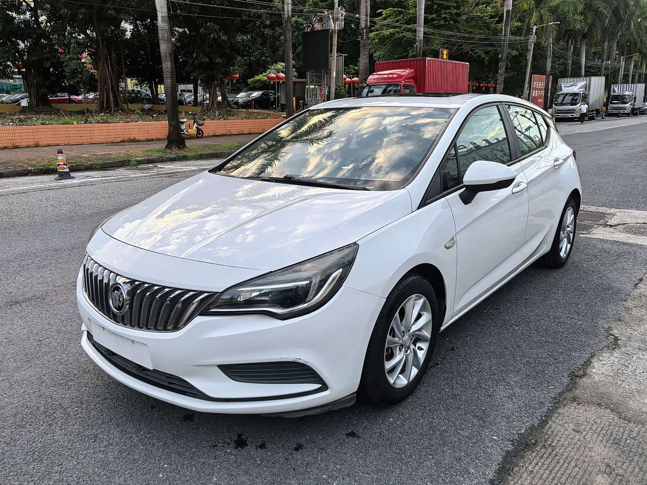 Verano 2016 Hatchback 15S AT Leading