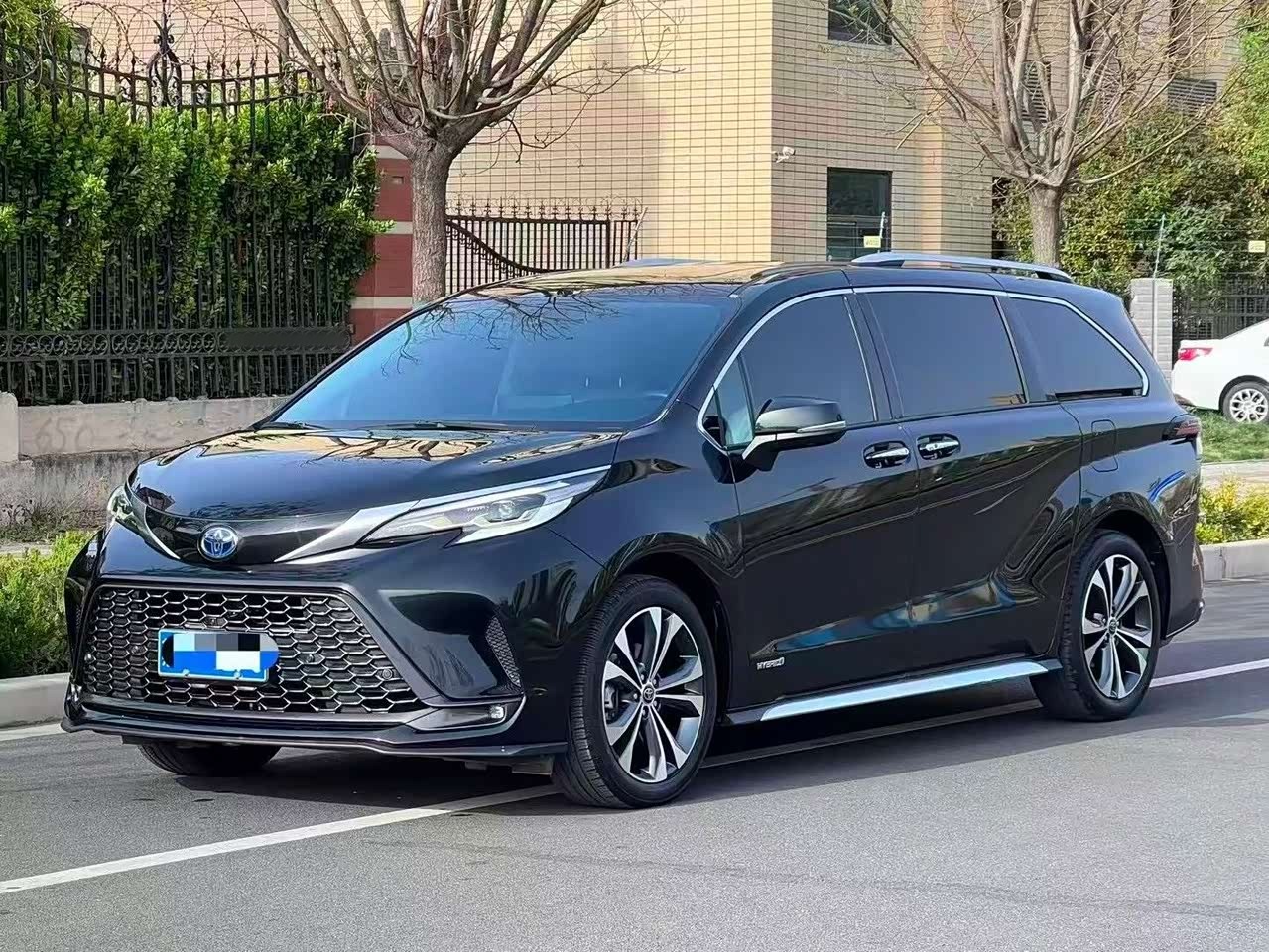 Granvia 2024 2.5L Hybrid Comfort